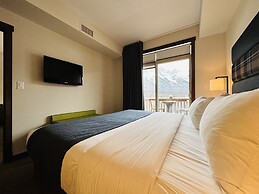 Mountain Retreat - Heated Pool & Hot-tub