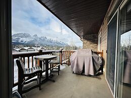 Mountain Retreat - Heated Pool & Hot-tub