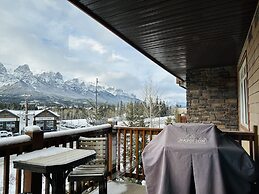 Mountain Retreat - Heated Pool & Hot-tub