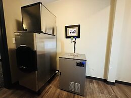 Mountain Retreat - Heated Pool & Hot-tub