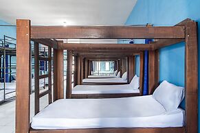 OYO 93433 Bunk Bed Bali