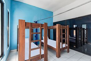 OYO 93433 Bunk Bed Bali