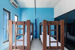 OYO 93433 Bunk Bed Bali