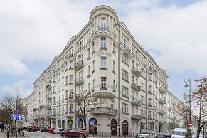 Dream Studio With Mezzanine by Renters