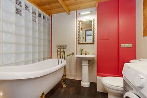 Dream Studio With Mezzanine by Renters