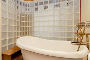 Dream Studio With Mezzanine by Renters