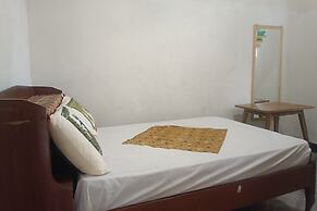 OYO 93425 Homestay Anisa