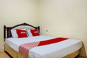 OYO 93422 Villa Tirto