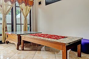 OYO 93422 Villa Tirto