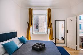 Art Deco Old Town Square Apartments by DuHomes