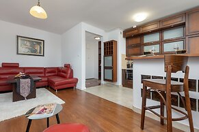 Cozy Apartment Near Airport by Renters