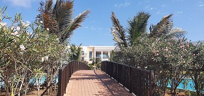 Lovely Pool View 1 bed Apartment Block 6