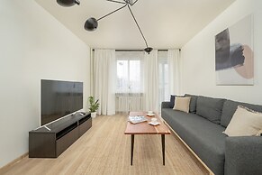 Charming Trzebnicka Apartment by Renters