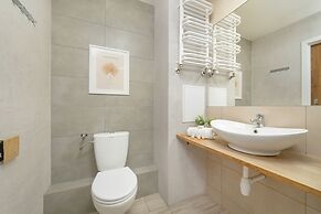 Charming Trzebnicka Apartment by Renters