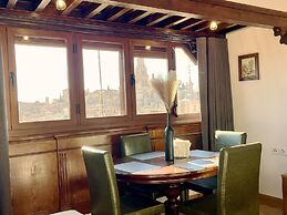 Casón De Los López Apartments