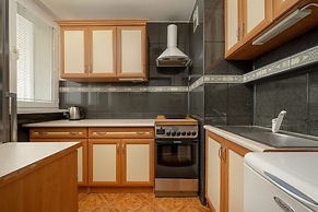 Apartment Close to the Park by Renters