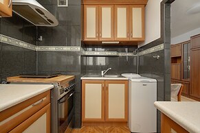 Apartment Close to the Park by Renters