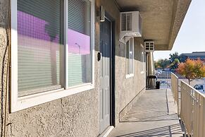 Fresno Apartment w/ Shared Grill & Dining Area