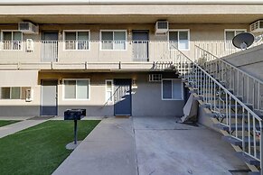 2nd-floor Fresno Apt w/ Shared Grill & Dining Area