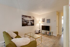 2nd-floor Fresno Apt w/ Shared Grill & Dining Area