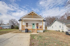 Modern & Pet-friendly Home: 3 Mi to Dtwn Knoxville