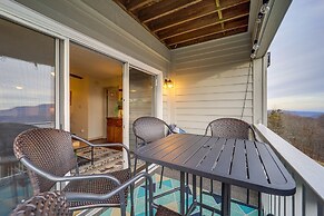Lovely Beech Mountain Condo w/ Balcony & Views!