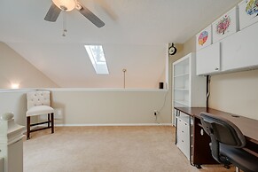 Tampa Townhome w/ Lake Access & Workspace!