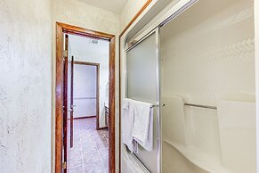 Hot Springs Resort Condo ~ 7 Mi to Bathhouse Row!