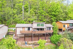 Maggie Valley Mountain Escape w/ Fireplace & Deck!