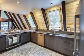Stunning A-frame Cabin, Steps to Clark Fork River