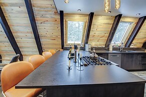 Stunning A-frame Cabin, Steps to Clark Fork River