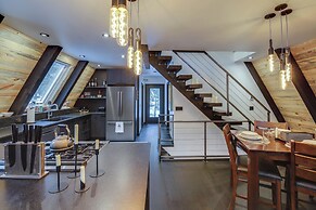 Stunning A-frame Cabin, Steps to Clark Fork River