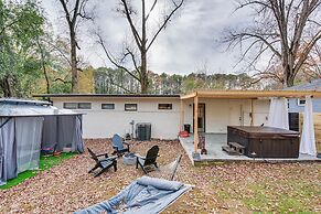 Modern Atlanta Retreat: Private Hot Tub & Yard!