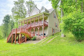 Hammocks & Forest Views: Creekside Murphy Retreat