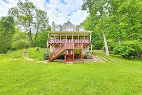 Hammocks & Forest Views: Creekside Murphy Retreat