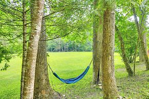 Hammocks & Forest Views: Creekside Murphy Retreat