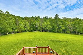 Hammocks & Forest Views: Creekside Murphy Retreat
