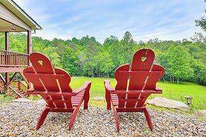 Hammocks & Forest Views: Creekside Murphy Retreat