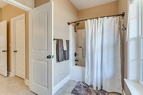 Hammocks & Forest Views: Creekside Murphy Retreat