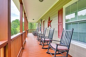 Hammocks & Forest Views: Creekside Murphy Retreat