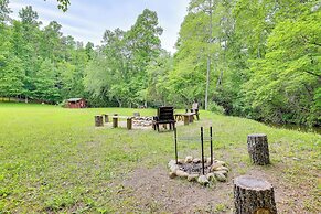 Hammocks & Forest Views: Creekside Murphy Retreat