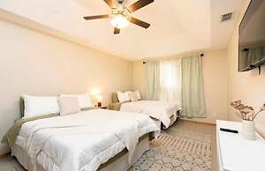 McAllen Majesty 4BR w Pool and Comfort