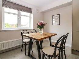 11 Ambleside Court