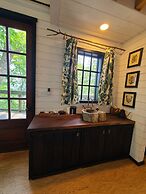 The Treetop Hideaways at Ruby Falls