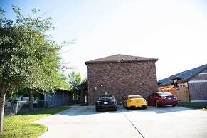 3BD 2BT Town Suite Minutes Away Medical Center