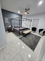 Beautiful Apartment 9 min to Mercedes Outlets