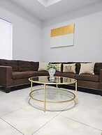 Beautiful Apartment 9 min to Mercedes Outlets