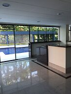 34 Riviera: M4 Giardino 44A, frente Praia, 4Dorms, 3Banh, 2Gar, Varand