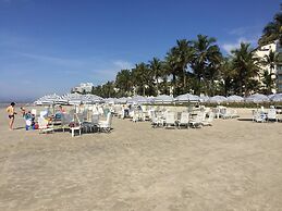 34 Riviera: M4 Giardino 44A, frente Praia, 4Dorms, 3Banh, 2Gar, Varand