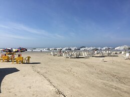 34 Riviera: M4 Giardino 44A, frente Praia, 4Dorms, 3Banh, 2Gar, Varand